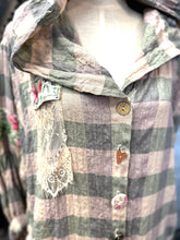 Load image into Gallery viewer, Patch Hooded Overshirt - DUSKY ROSE CHECK
