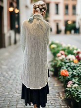 Load image into Gallery viewer, Blouse: CREAM
