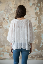 Load image into Gallery viewer, Armani - MINI DAISY WHITE
