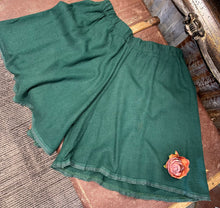 Load image into Gallery viewer, Rita Shorts - ALPINE GREEN
