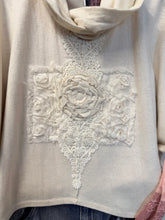 Load image into Gallery viewer, Poncho - CREAM
