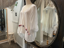 Load image into Gallery viewer, Roses Top - MULTI FLORAL WHITE
