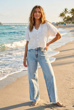 Load image into Gallery viewer, Armani - DAISY WHITE (small)
