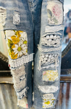 Load image into Gallery viewer, BILLIE ROSE JEANS
