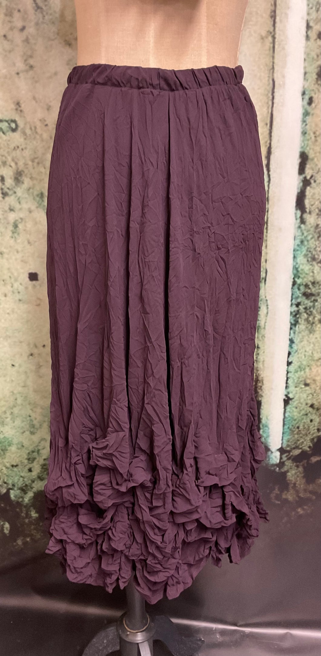 #5440 BlackBerry crinkle midi skirt with elasticated waist