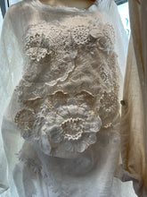 Load image into Gallery viewer, Linen &amp; Lace Vintage Top - CHALK
