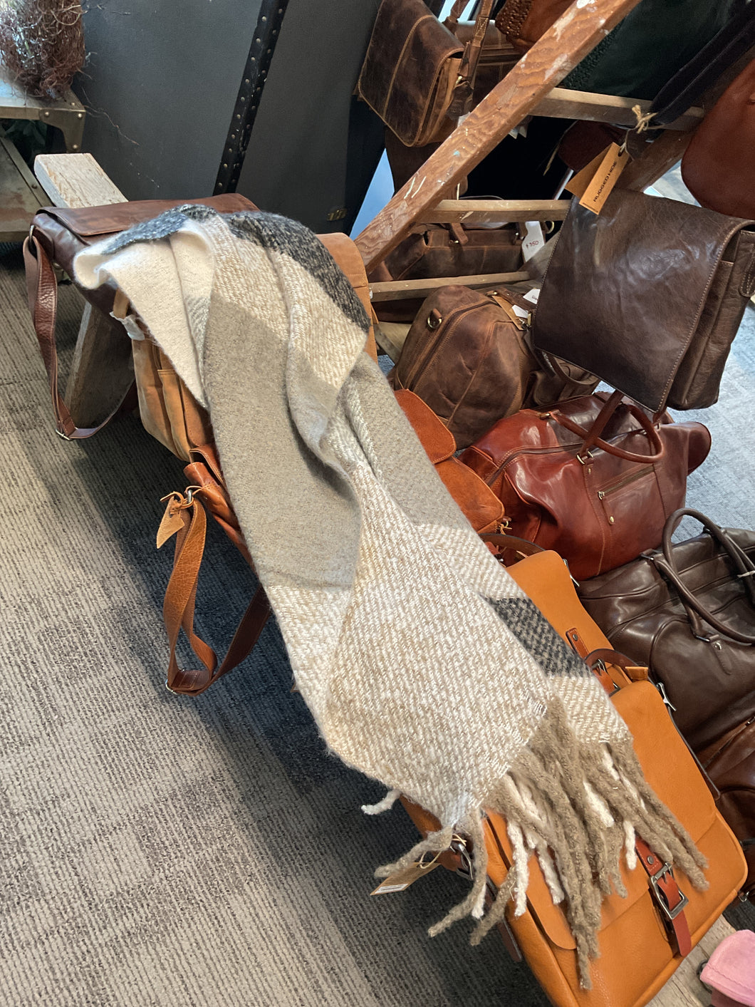 Scarf: BEIGE