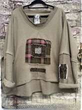Load image into Gallery viewer, Sweatshirt - KHAKI

