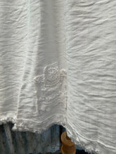 Load image into Gallery viewer, Shorts - WHITE LINEN
