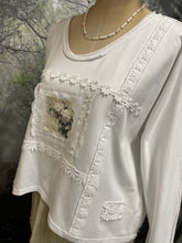 Load image into Gallery viewer, White Daisy Chain sweatshirt
