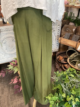Load image into Gallery viewer, Pocket Pants - OLIVE

