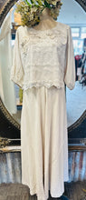 Load image into Gallery viewer, Tied Top - NATURAL / LACE
