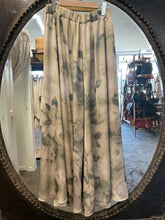 Load image into Gallery viewer, Verve Palazzo Pants - CHAMPAGNE
