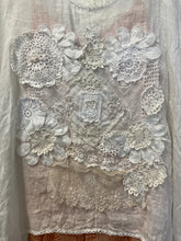 Load image into Gallery viewer, Linen &amp; Lace Vintage Top - CHALK
