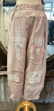 Load image into Gallery viewer, Patch Pants - LINEN PINK
