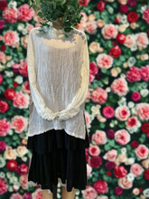 Load image into Gallery viewer, Blouse: CREAM
