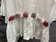 Load image into Gallery viewer, Roses Top - MULTI FLORAL WHITE

