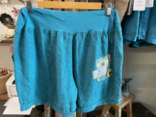 Load image into Gallery viewer, Patch Shorts - PETROLE
