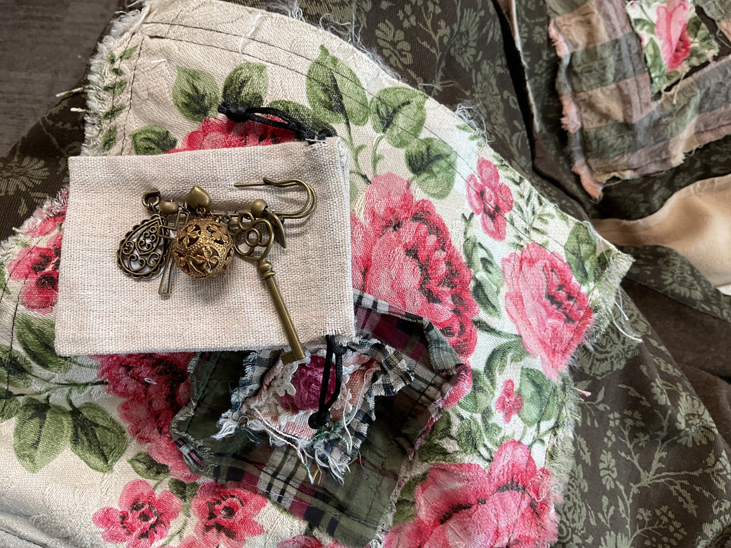 Brooch - VINTAGE GOLD