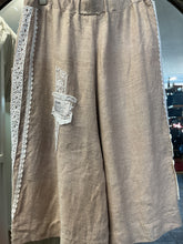 Load image into Gallery viewer, Shorts - BLUSH LINEN
