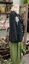 Load image into Gallery viewer, Boyfriend Shirt Cropped - WHITE
