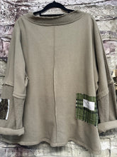 Load image into Gallery viewer, Sweatshirt - KHAKI
