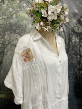 Load image into Gallery viewer, White linen tunic

