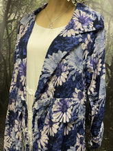 Load image into Gallery viewer, Violet floral Taya coat

