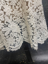 Load image into Gallery viewer, Cream lace cami
