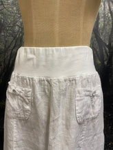 Load image into Gallery viewer, White linen skirt with pockets
