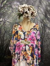 Load image into Gallery viewer, Floral batwing cotton shirt
