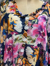Load image into Gallery viewer, Floral batwing cotton shirt
