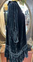 Load image into Gallery viewer, Florentine Velvet Coat
