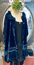 Load image into Gallery viewer, Florentine Velvet Coat
