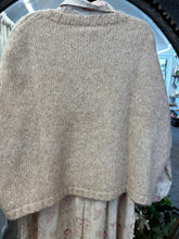 Load image into Gallery viewer, Alpaca wool vest
