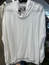 Load image into Gallery viewer, Viscose white top
