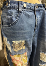 Load image into Gallery viewer, Billie Rose jeans
