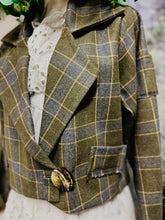 Load image into Gallery viewer, Crop wool George jacket
