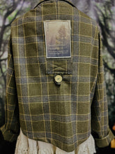 Load image into Gallery viewer, Crop wool George jacket
