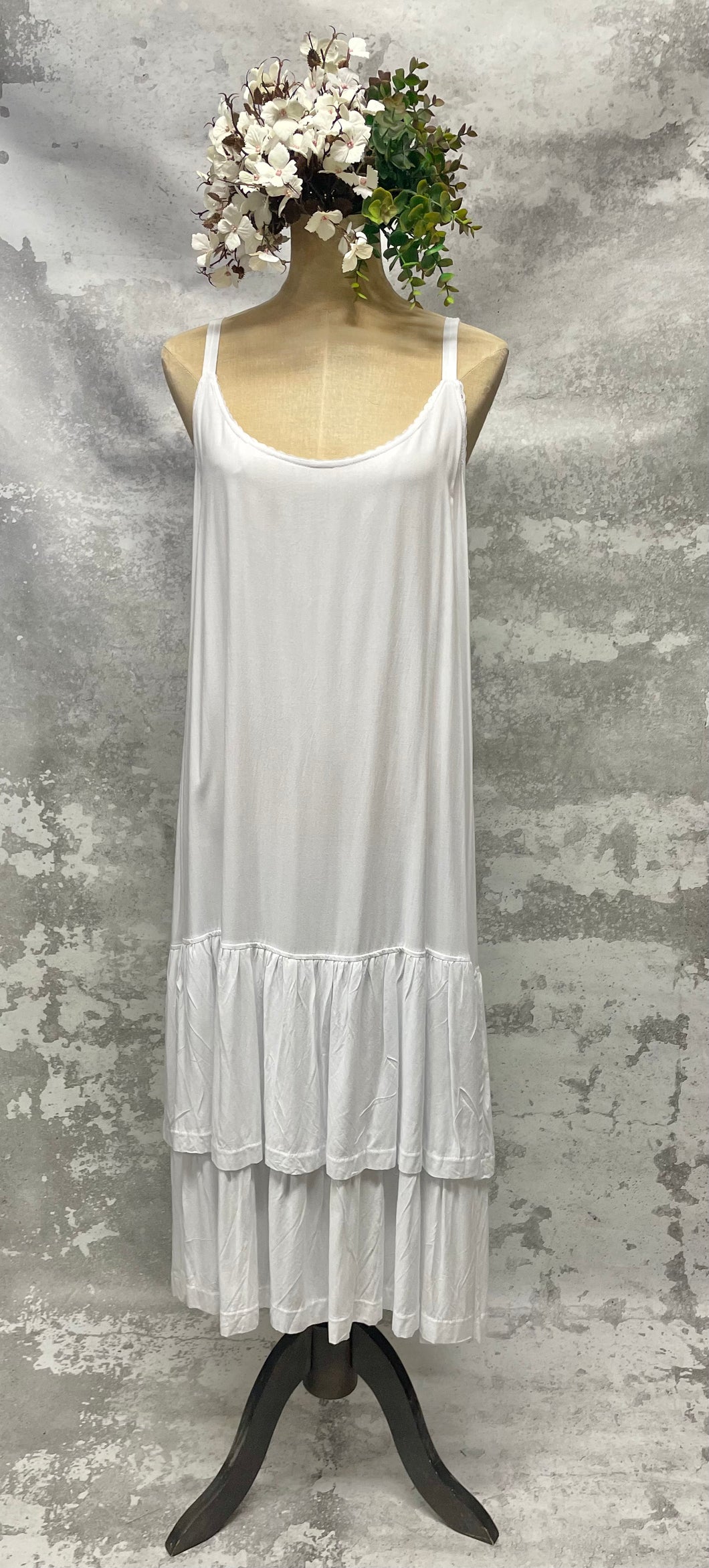 White tiered slip