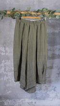 Load image into Gallery viewer, Moss linen greer pant with elastic waist
