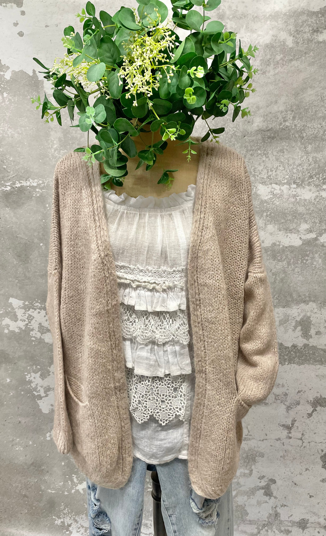 Es beige mohair pocket cardi