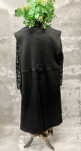 Load image into Gallery viewer, Black merino viscose sleeveless coat
