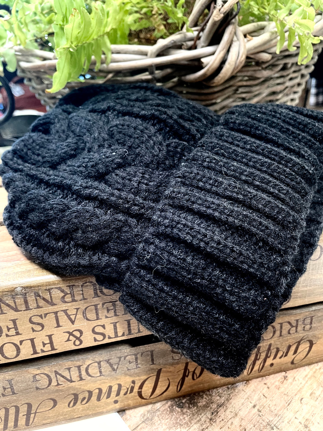 Black cable knit cashmere beanie