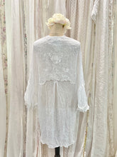 Load image into Gallery viewer, Lace chiffon kimono
